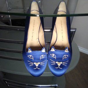 Kitty kat flats in blue satin